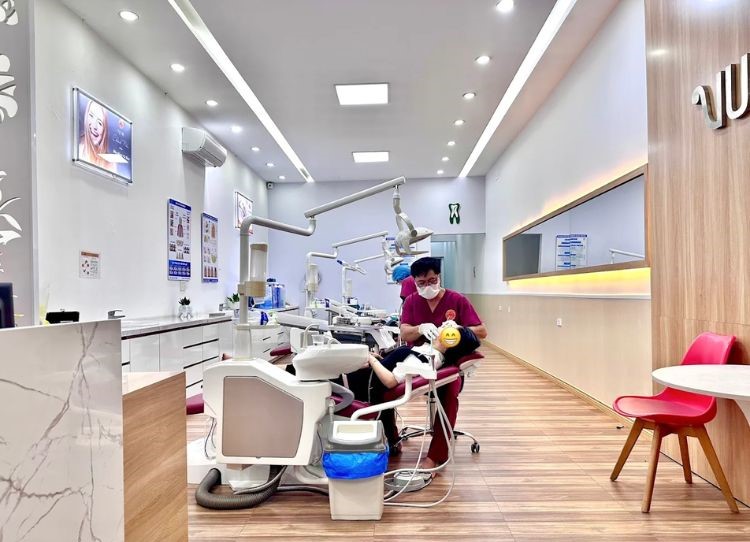 Top 5 nha khoa Phú Xuyên nổi bật về dịch vụ và chất lượng Vũ Biên có hệ thống máy móc tối tân