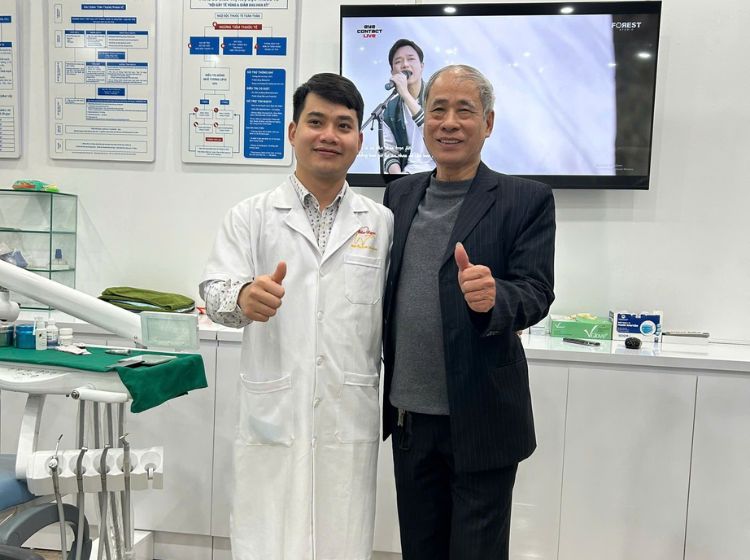 Top 5 nha khoa ở Phúc Thọ có quy trình điều trị chuyên nghiệp Bác sĩ Vương Chí Phúc cùng cộng sự luôn tận tâm với khách hàng