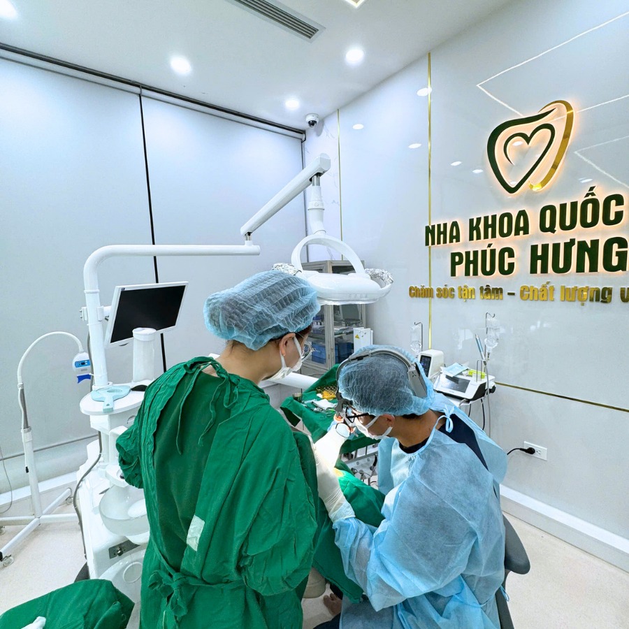 Nha khoa Quốc tế Phúc Hưng – Nha khoa chuẩn 5 sao tại Vinhomes Ocean Park Cả quá trình làm răng diễn ra nhẹ nhàng với máy móc hiện đại và bác sĩ giỏi