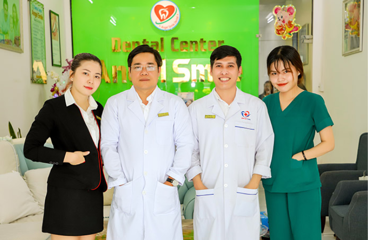 Nha khoa Quốc tế Vip: Chăm sóc răng miệng cao cấp cho mọi nhà Bác sĩ Nguyễn Đình Thắng (bên trái), chuyên gia phục hình răng với hơn 15 năm kinh nghiệm