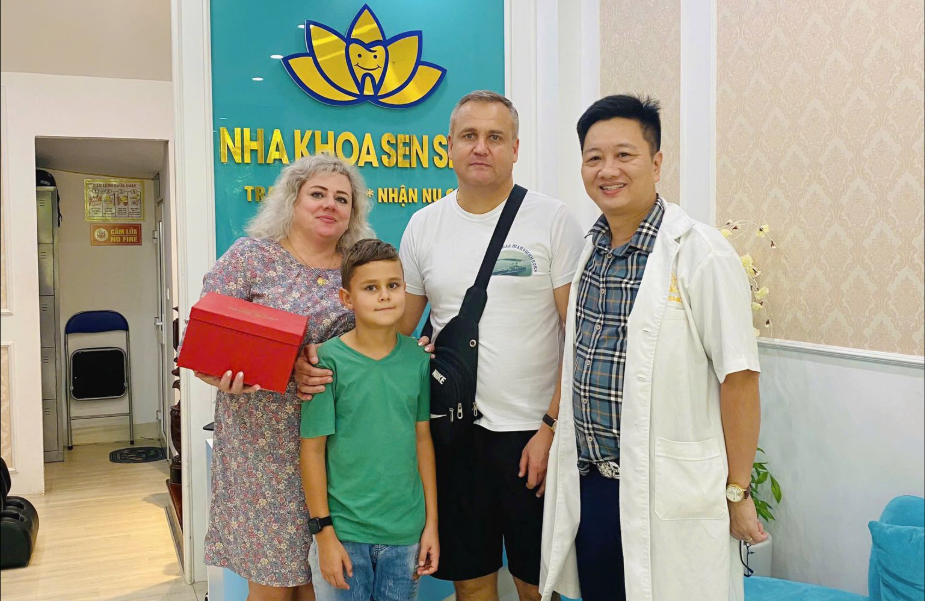 Nha khoa Sen Smile dẫn đầu chất lượng điều trị từ tâm và uy tín Nha khoa Sen Smile định vị là trung tâm trồng răng Implant và chỉnh nha chuyên sâu hàng đầu tại Việt Nam
