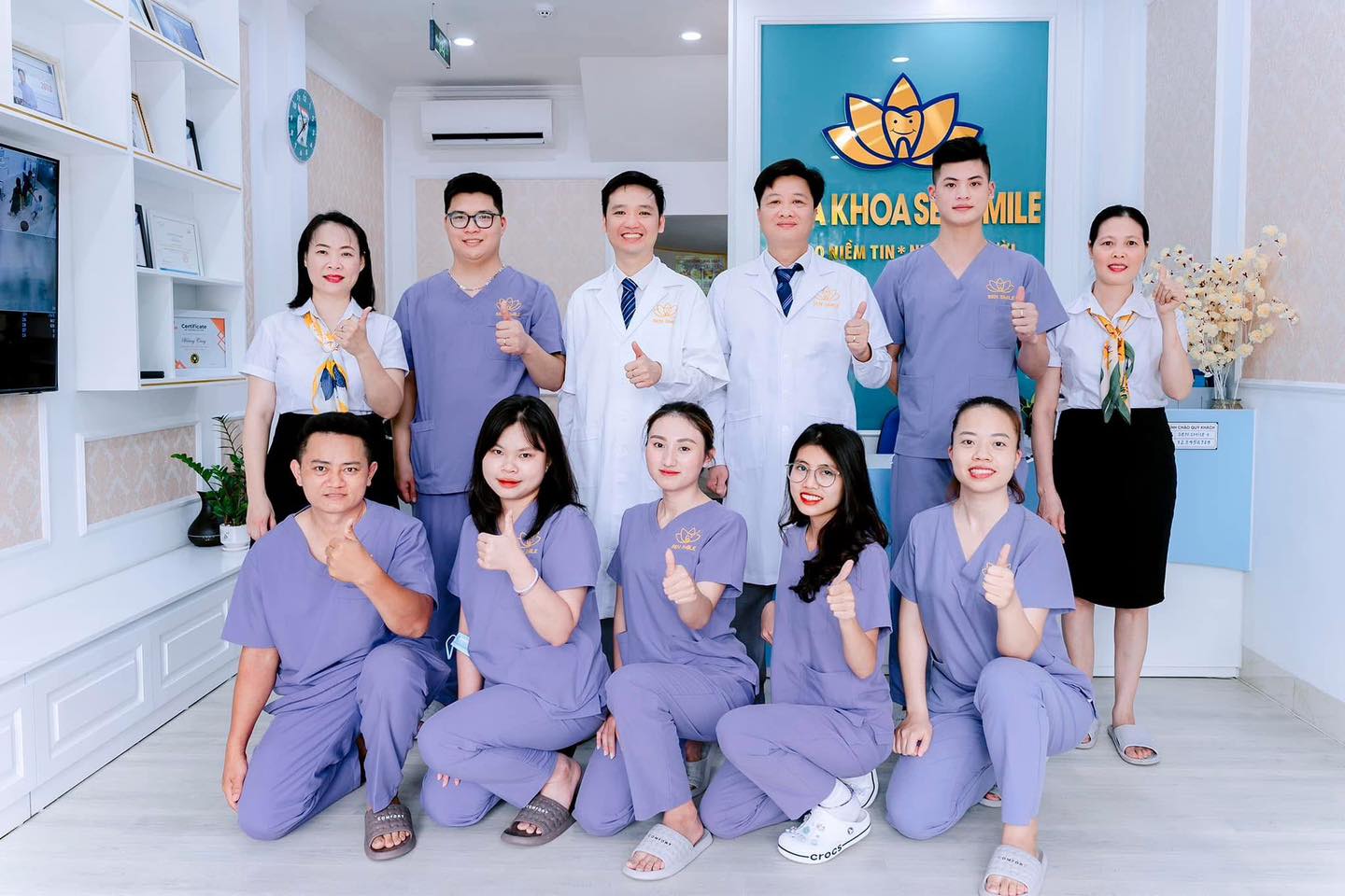 Nha khoa Sen Smile dẫn đầu chất lượng điều trị từ tâm và uy tín Bác sĩ tại Sen Smile đều được đào tạo bài bản, sở hữu chứng chỉ hành nghề hợp pháp, giàu kinh nghiệm