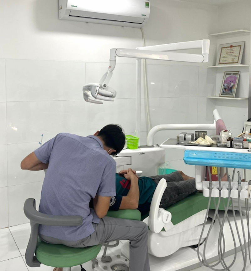 Nha khoa Tâm Phúc - Hệ thống nha khoa uy tín, chất lượng tại Bình Dương Bác sĩ quan tâm, chăm sóc người bệnh trong suốt quá trình điều trị và tái khám