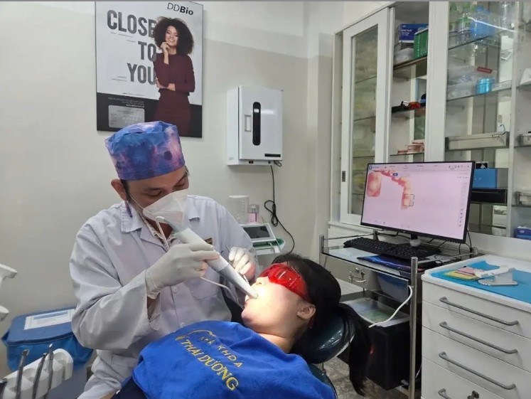 Nha khoa Thái Dương: Bảng giá, dịch vụ & review chi tiết Quy trình chị Minh Phương dán sứ Veneer tại Thái Dương