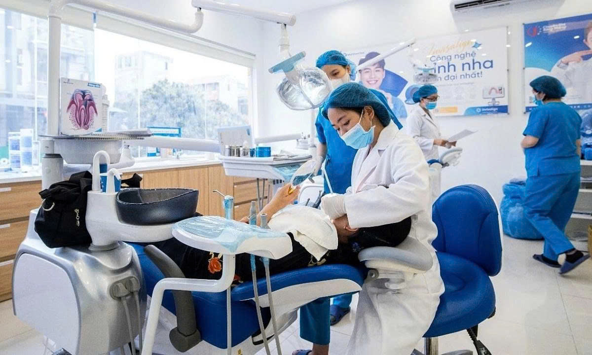 Nha khoa Sing có đội ngũ bác sĩ nhiều năm kinh nghiệm, chuyên môn cao