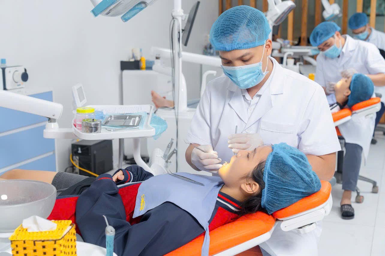 Nha khoa Nụ Cười Vĩnh Phúc: Địa chỉ uy tín hơn 20.000 khách hàng tin chọn Không chỉ phục vụ người lớn, nha khoa Nụ Cười còn đặc biệt quan tâm đến khách hàng nhỏ tuổi