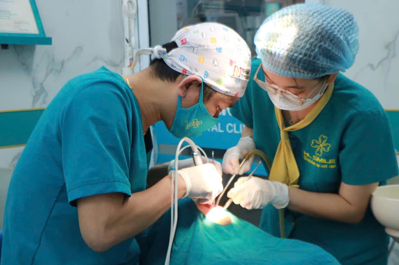 Nha khoa HL Smile nâng tầm nụ cười khẳng định uy tín Mọi quy trình đều tuân thủ nghiêm ngặt tiêu chuẩn vô khuẩn tại nha khoa