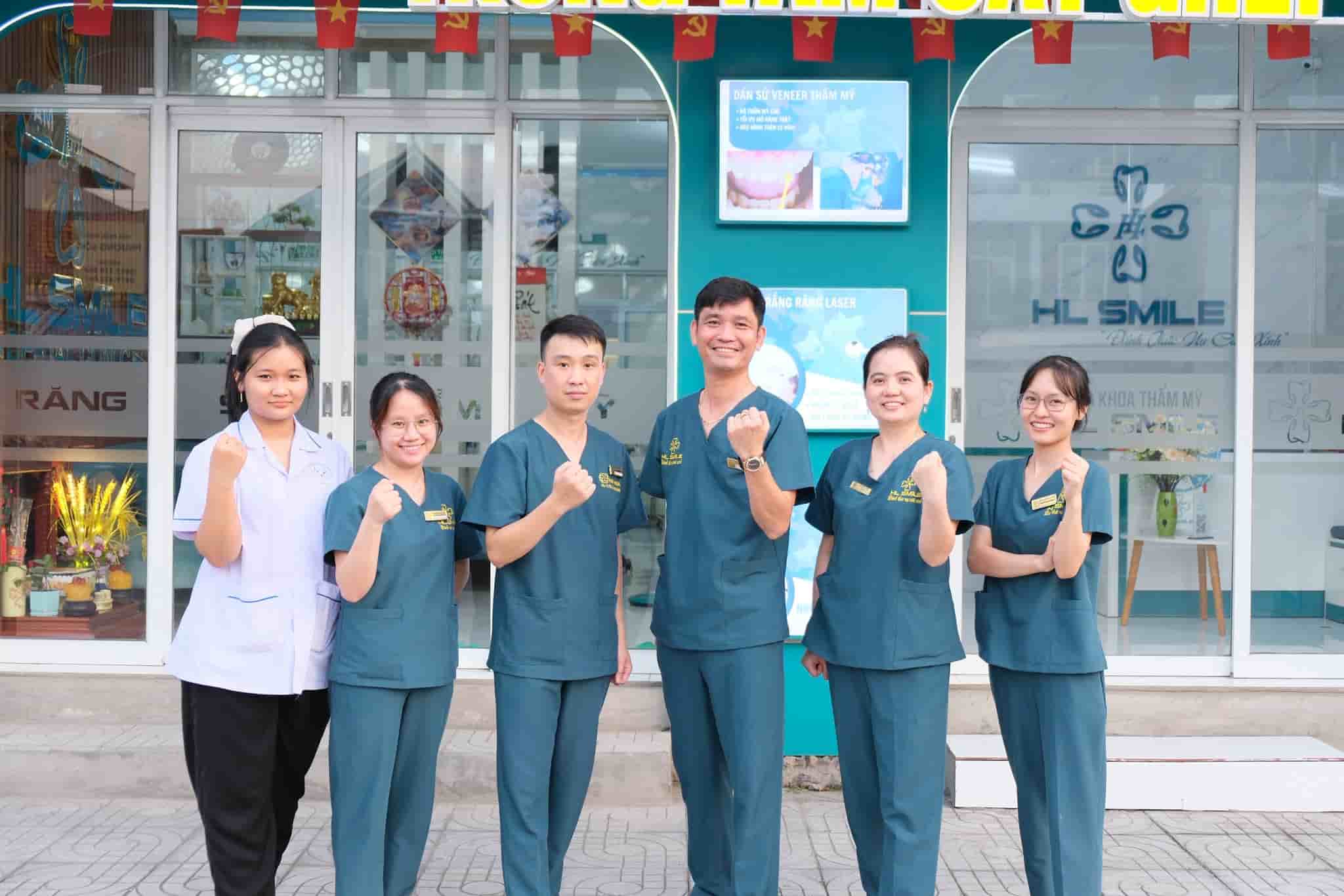 Bác sĩ tại nha khoa luôn làm việc với tinh thần tận tâm, cẩn trọng và cầu thị