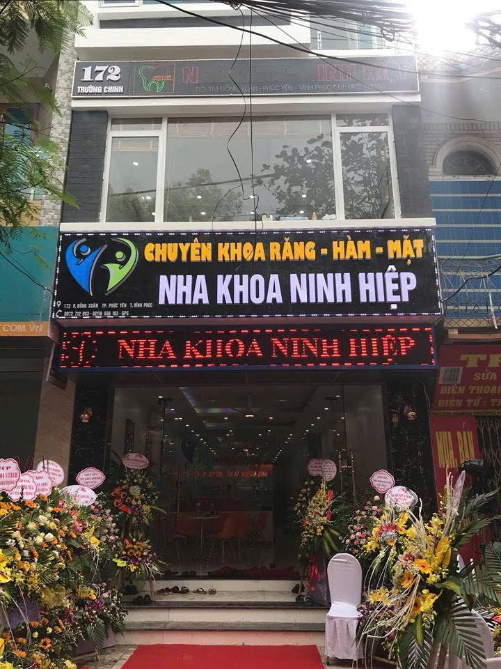 Nha khoa Ninh Hiệp: Địa chỉ được người dân Vĩnh Phúc tin tưởng Ninh Hiệp đầu tư mạnh mẽ vào các trang thiết bị tối tân, cập nhật liên tục những kỹ thuật tân tiến trên thế giới.