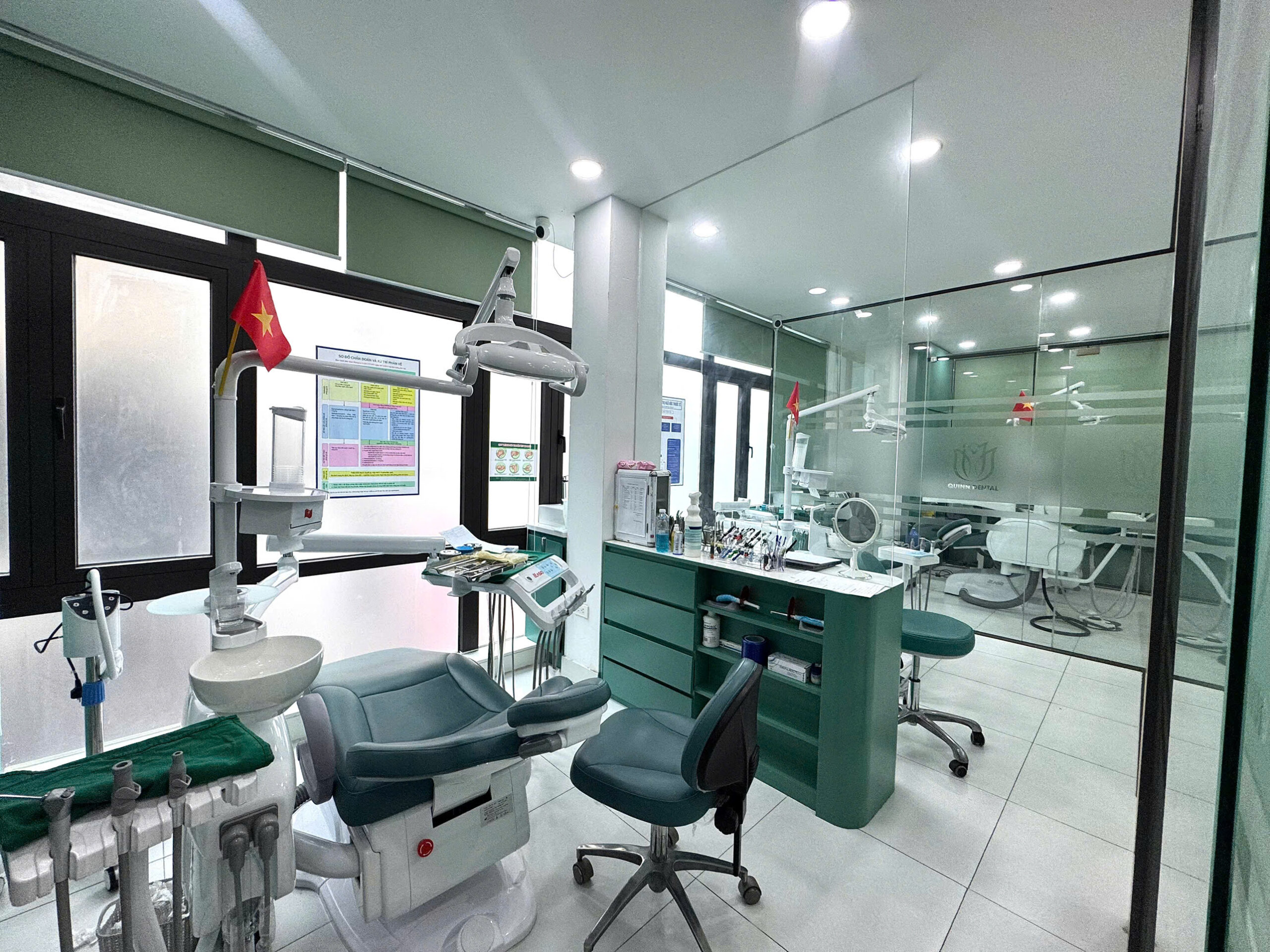 Nha khoa QUINN Dental: Nơi nụ cười tỏa sáng như kim cương Cơ sở vật chất tại Quinn Dental được đầu tư hiện đại và chuyên nghiệp