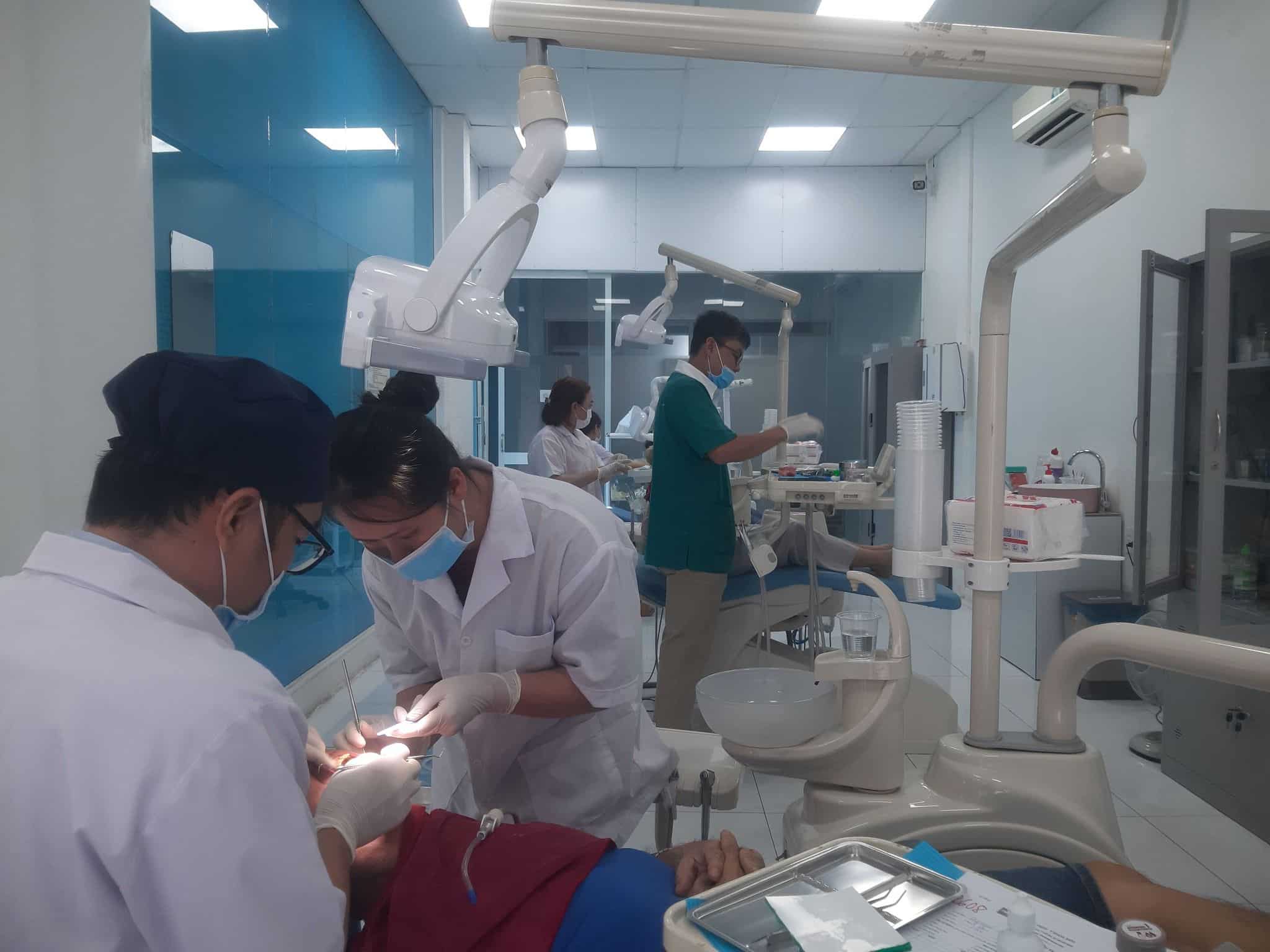 Đội ngũ y bác sĩ tại SAM được đào tạo chuyên sâu và liên tục cập nhật các phác đồ điều trị tiên tiến