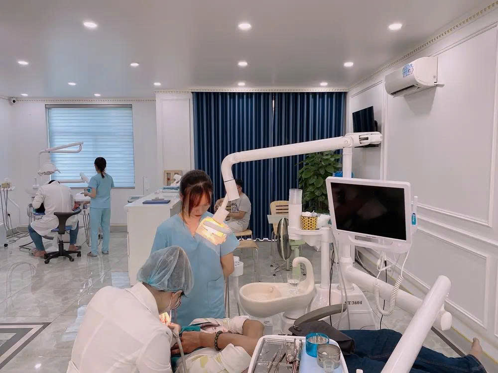 Nha khoa Dr Lee là phòng khám nha khoa cao cấp áp dụng tiêu chuẩn điều trị quốc tế ngay tại Việt Nam