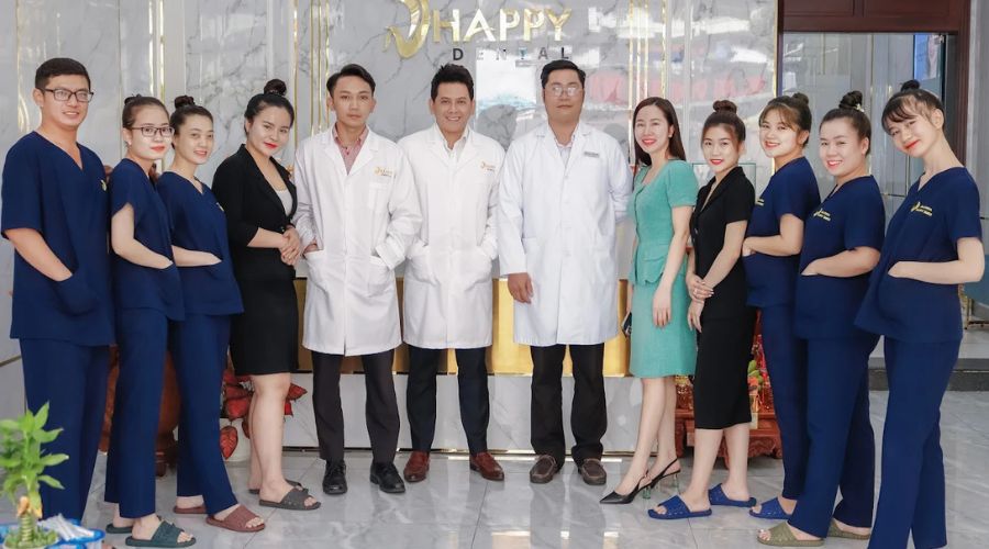 Đội ngũ bác sĩ tại nha khoa Happy Smile đều là những chuyên gia đầu ngành, tốt nghiệp chuyên khoa Răng – Hàm – Mặt