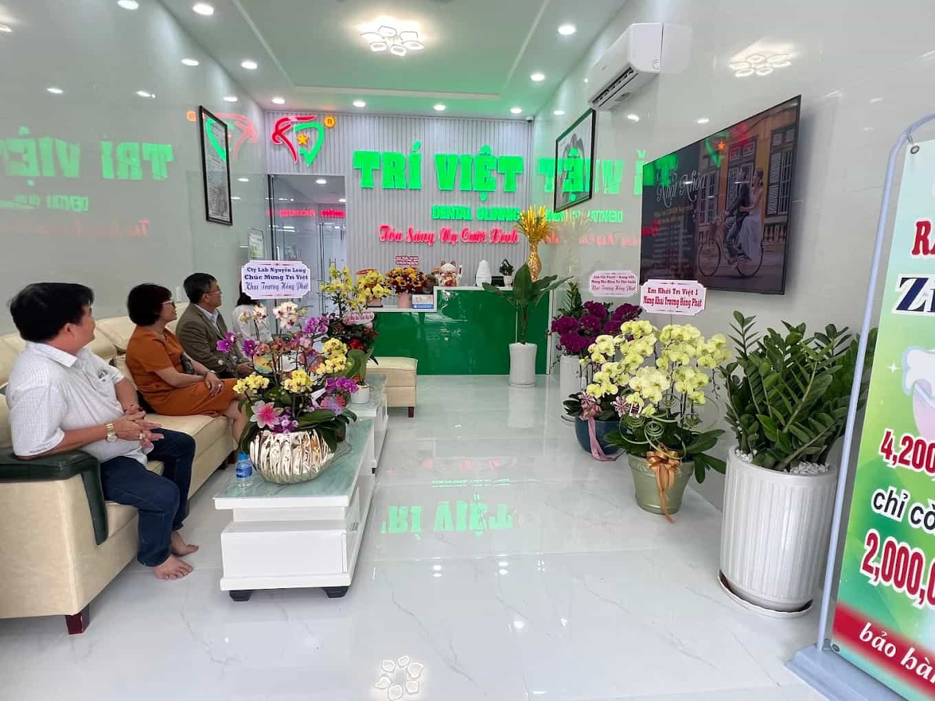 Nha khoa Trí Việt luôn chú trọng đầu tư từ đội ngũ chuyên môn, trang thiết bị đến quy trình dịch vụ
