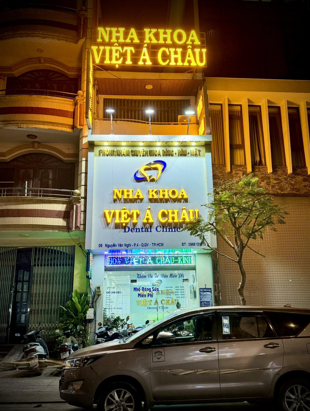 Nha khoa Việt Á Châu không ngừng hoàn thiện chất lượng dịch vụ, đồng thời đầu tư vào công nghệ tiên tiến để mang lại kết quả điều trị tối ưu