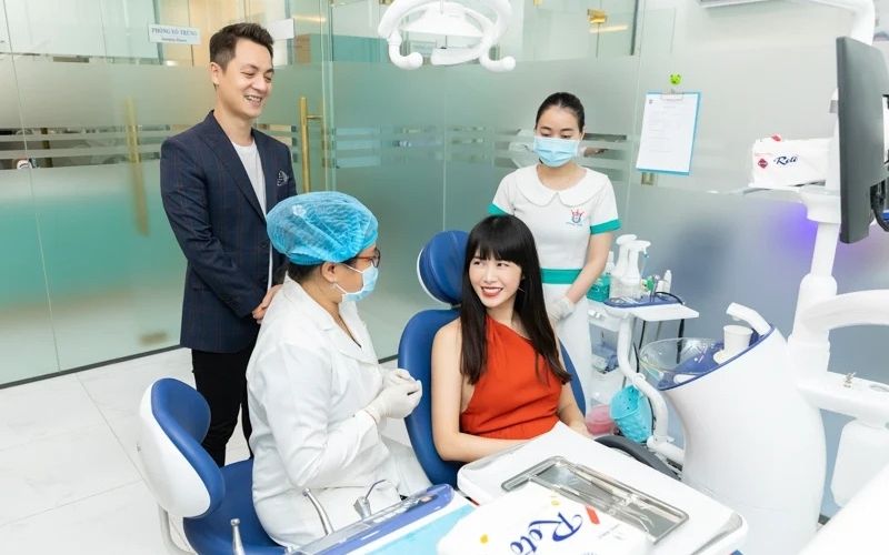 Nha khoa Việt Mỹ được khách hàng tin tưởng lựa chọn nhờ chất lượng điều trị chuẩn quốc tế và đội ngũ bác sĩ giàu kinh nghiệm.