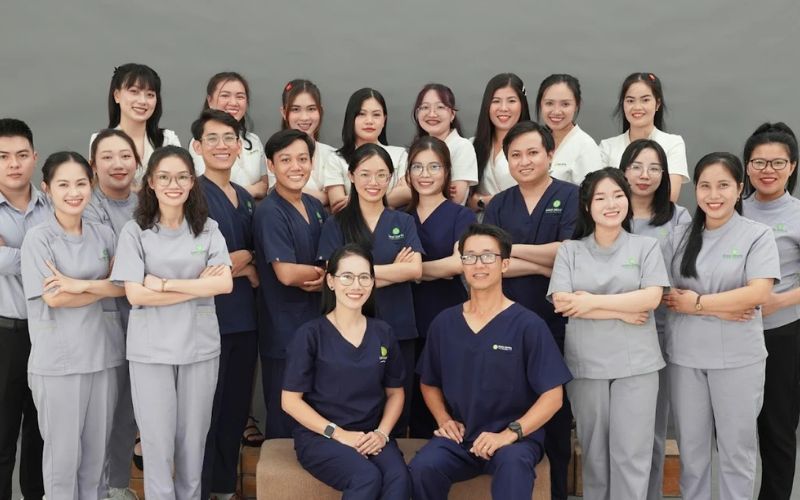 Đội ngũ bác sĩ và nhân viên y tế lành nghề tại nha khoa Bảo Việt