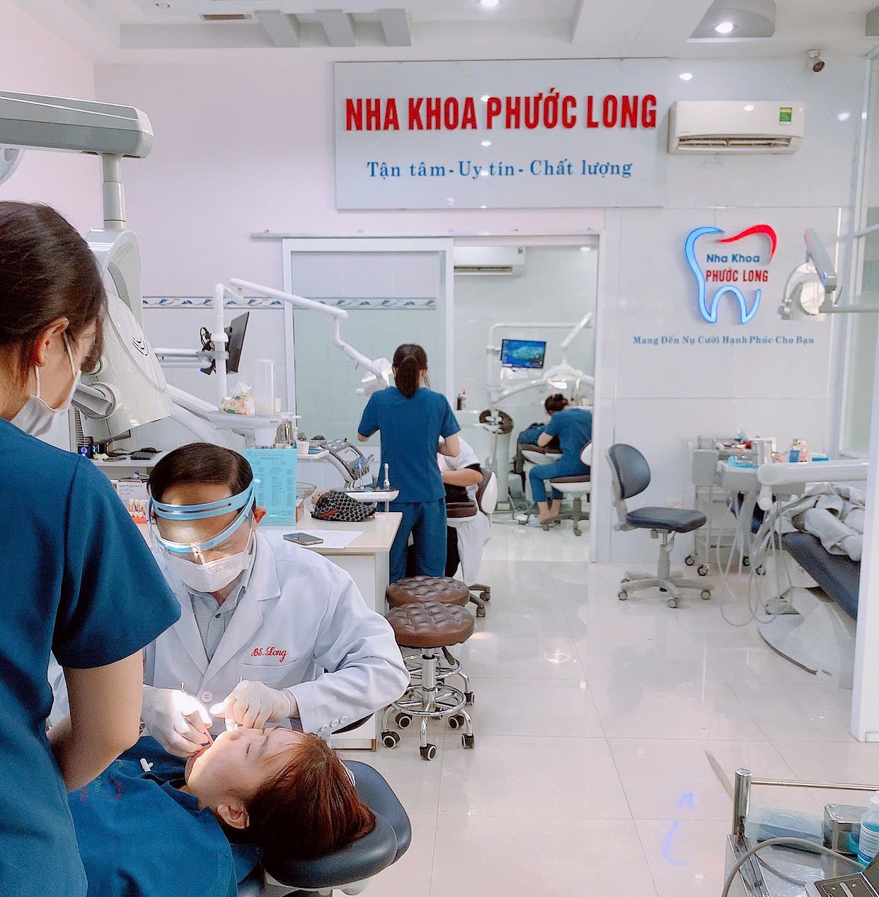 Top nha khoa ở Xuân Lộc có bác sĩ giỏi công nghệ hiện đại Điểm mạnh nổi bật nhất tại nha khoa Phước Long chính là đội ngũ y bác sĩ