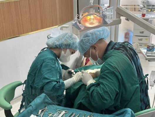 Nha khoa tại Phường Bình Tây phát triển mạnh mẽ về hệ thống phòng khám hiện đại và đội ngũ bác sĩ tay nghề cao