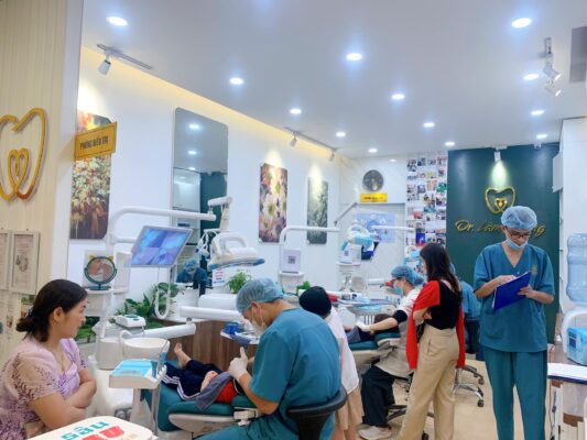 Các nha khoa tại Vinhome Smart City có hệ thống cơ sở vật chất tiên tiến, đội ngũ bác sĩ giàu kinh nghiệm và dịch vụ đa dạng
