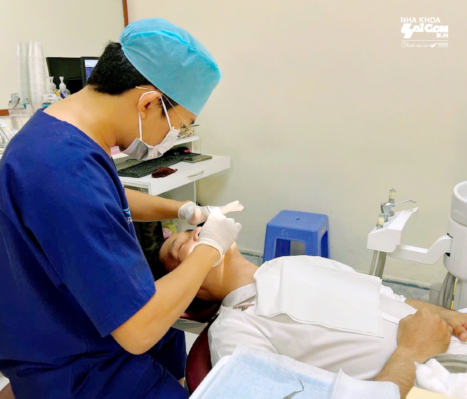 Nha khoa Sài Gòn B.H được đông đảo khách hàng tin tưởng lựa chọn nhờ chất lượng dịch vụ vượt trội và cam kết chăm sóc tận tâm