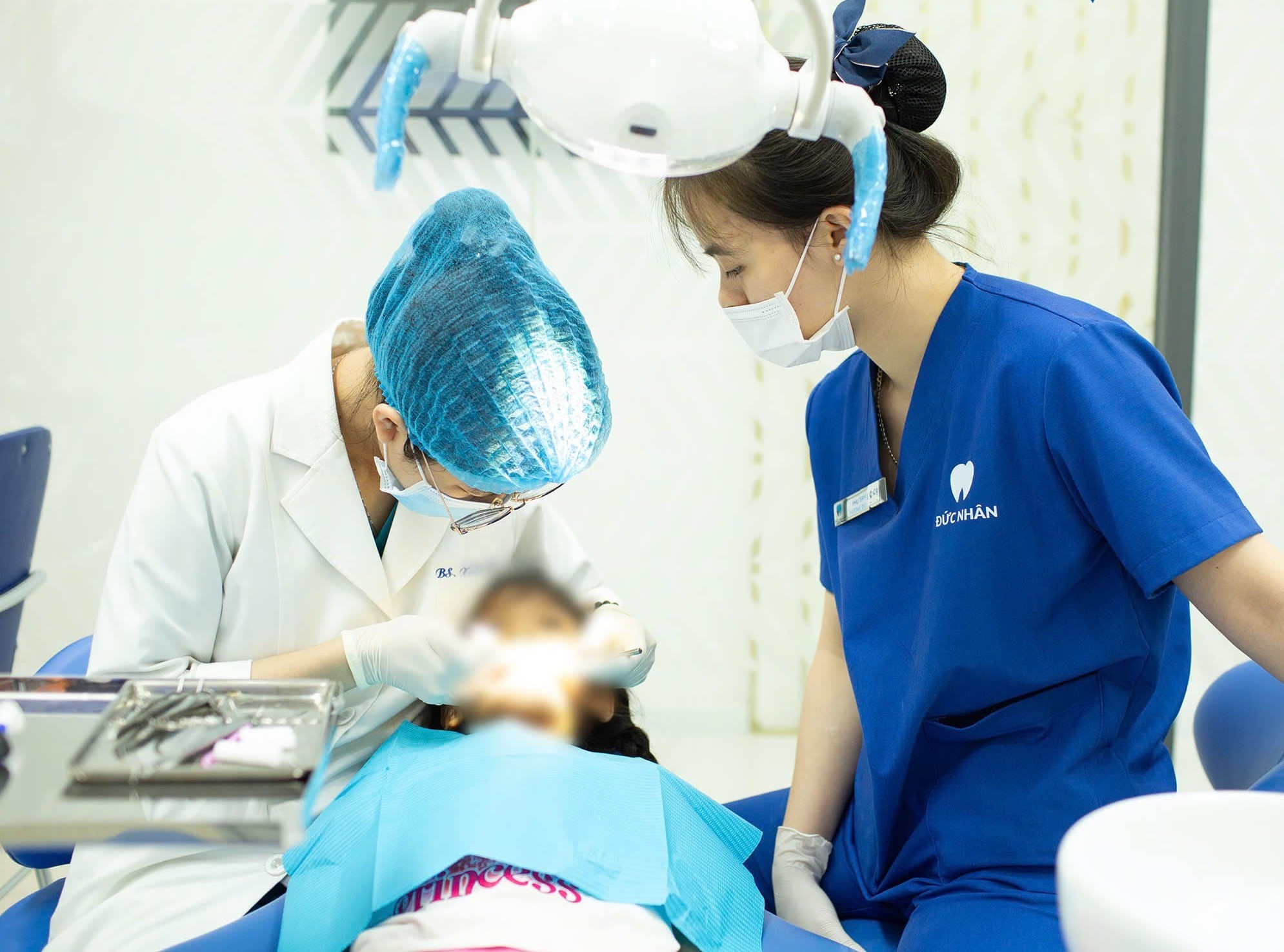 Nha khoa xây dựng uy tín vững chắc thông qua đội ngũ bác sĩ giỏi và công nghệ tối tân