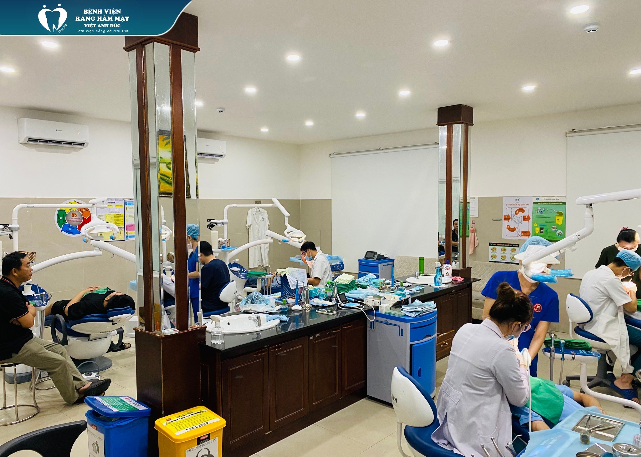 Bác sĩ tại Việt Anh Đức tốt nghiệp Đại học Răng Hàm Mặt đảm bảo quy trình tuân thủ nguyên tắc y khoa