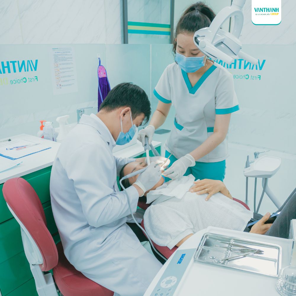 Đội ngũ bác sĩ chuyên khoa ở Vạn Thành luôn đảm bảo quá trình thăm khám và điều trị bài bản