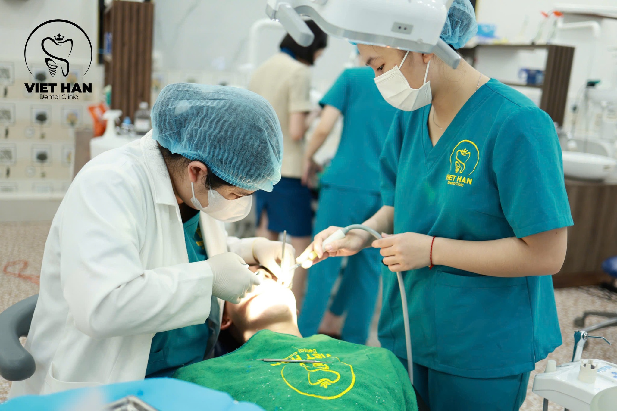 Nha sĩ Việt Hàn đều tốt nghiệp và có đầy đủ bằng cấp và chứng chỉ hành nghề