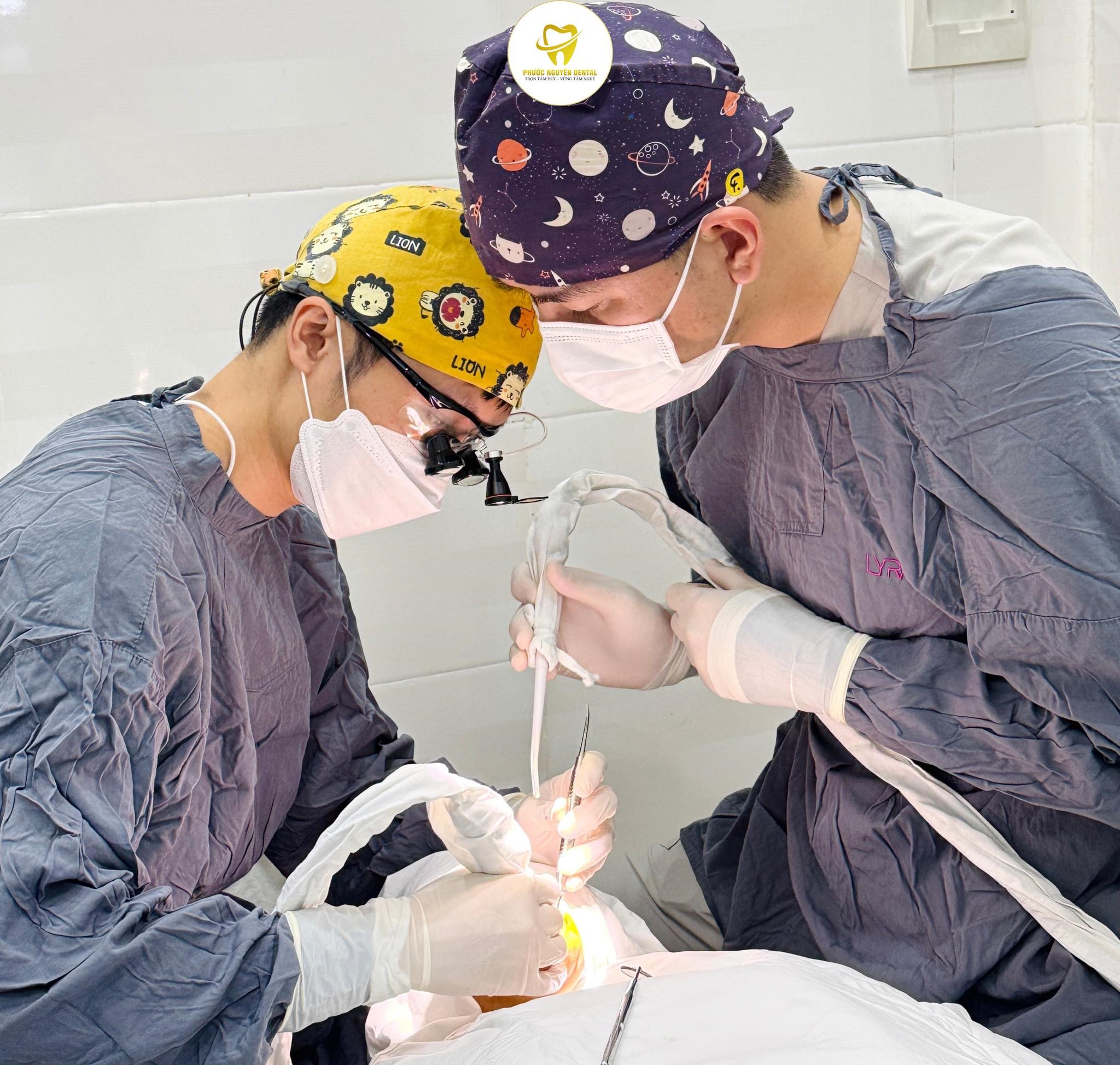 Đội ngũ bác sĩ giàu kinh nghiệm mang đến trải nghiệm điều trị nhẹ nhàng không biến chứng