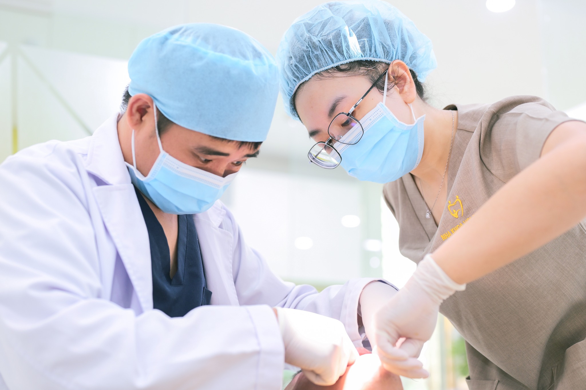 4 Nha khoa thành phố dĩ an được người dân đánh giá cao Phòng nha đầu tư nâng cao năng lực chuyên môn với đội ngũ bác sĩ chuyên môn giỏi