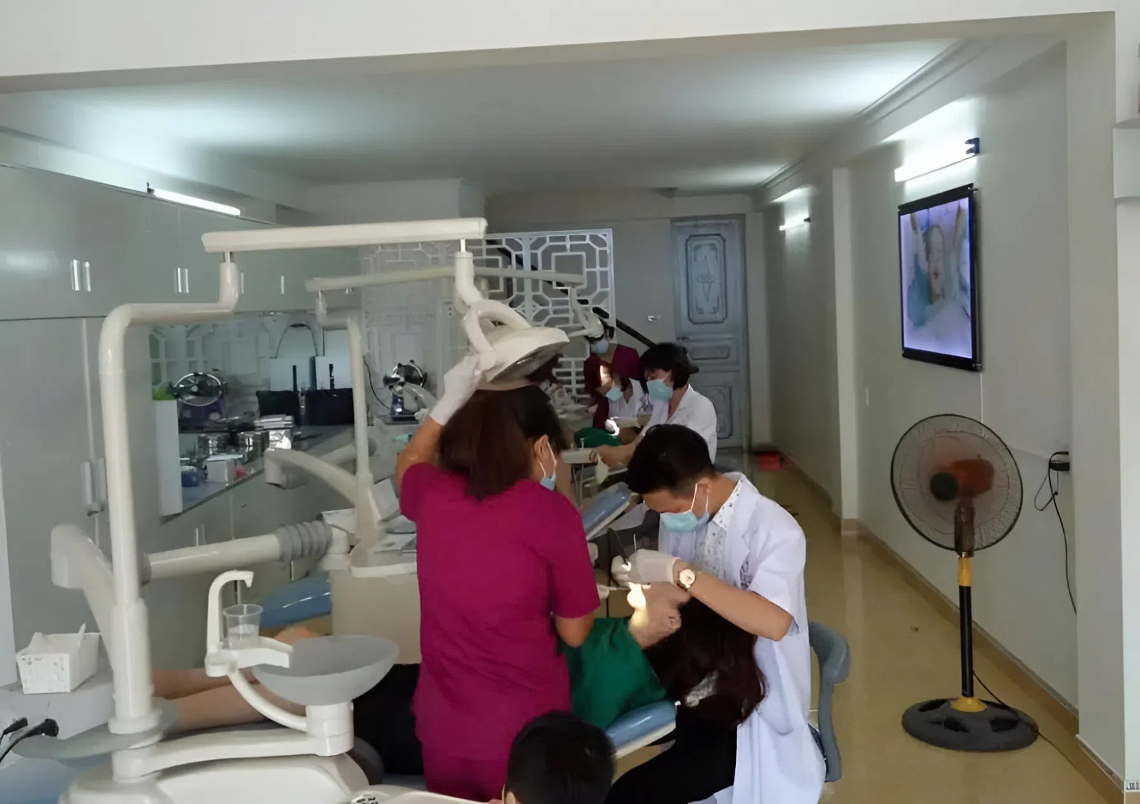 Đội ngũ bác sĩ Việt Đức có trình độ chuyên môn tay nghề cao và tích lũy nhiều năm kinh nghiệm