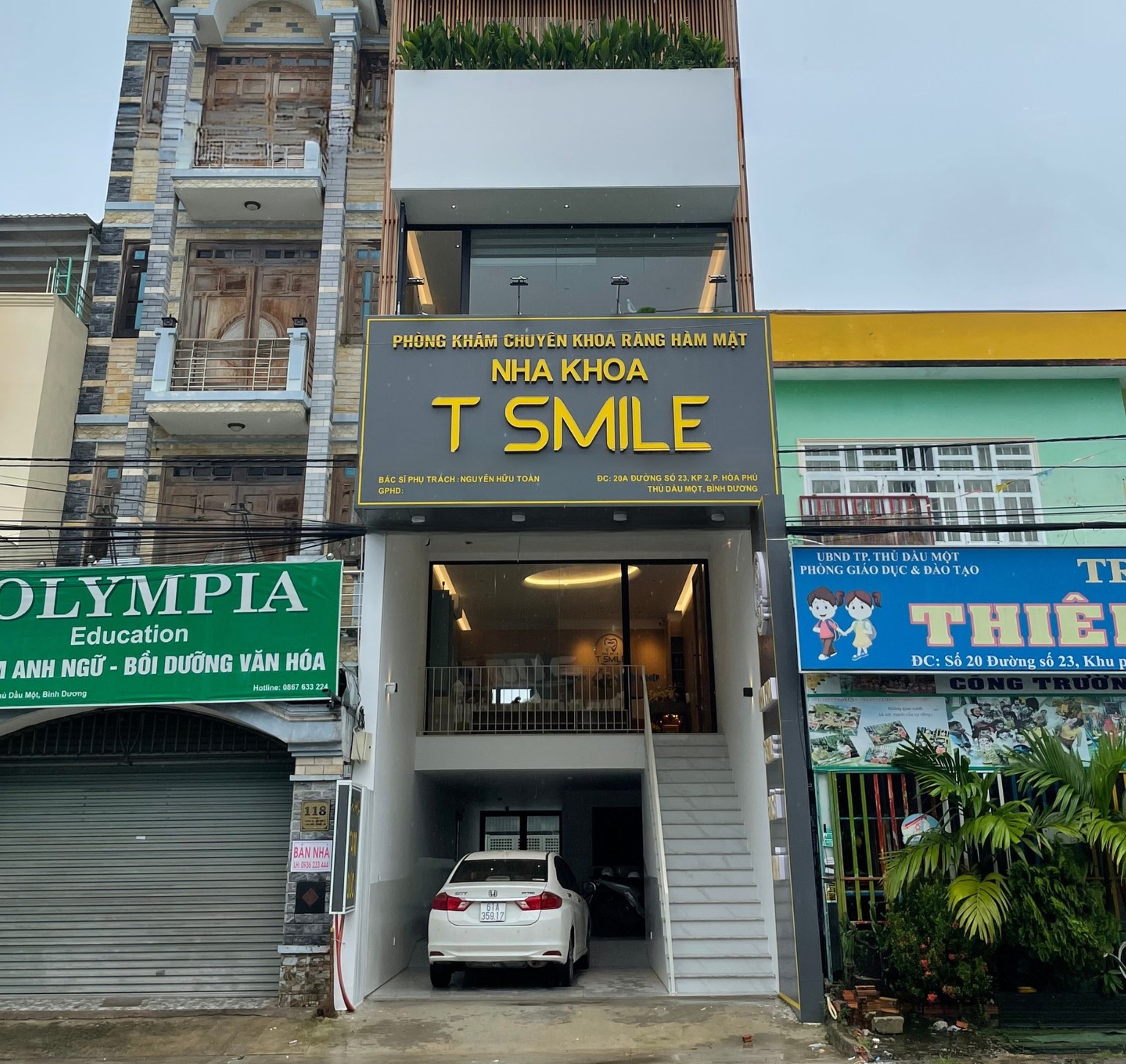 T Smile chuyên điều trị các vấn đề về răng miệng như niềng răng, cấy ghép Implant, răng sứ thẩm mỹ, nhổ răng khôn