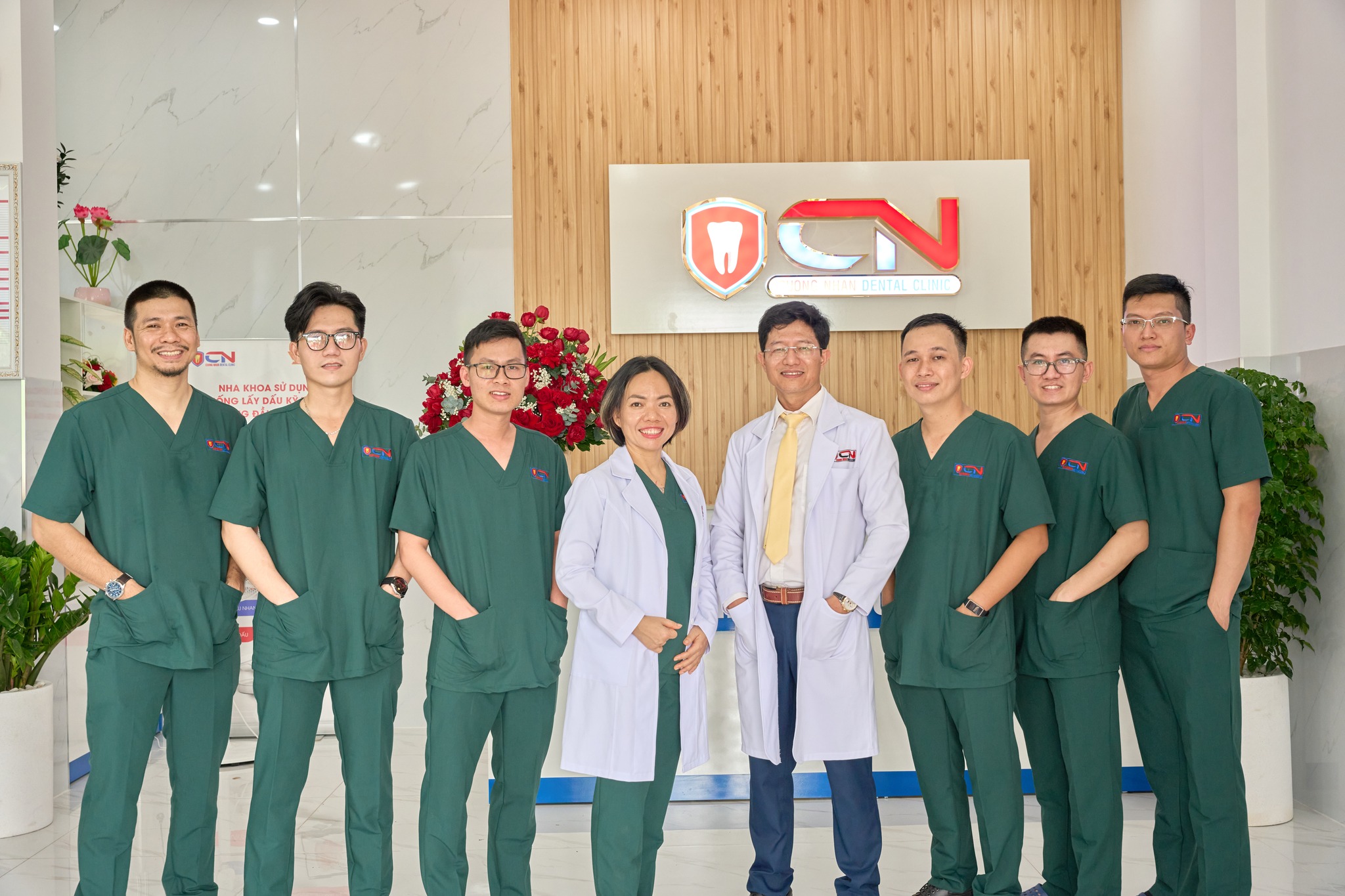 Cường Nhân có đội ngũ bác sĩ chuyên khoa giàu kinh nghiệm lâm sàng, chuyên sâu phục hình, thẩm mỹ, cấy ghép và chỉnh nha