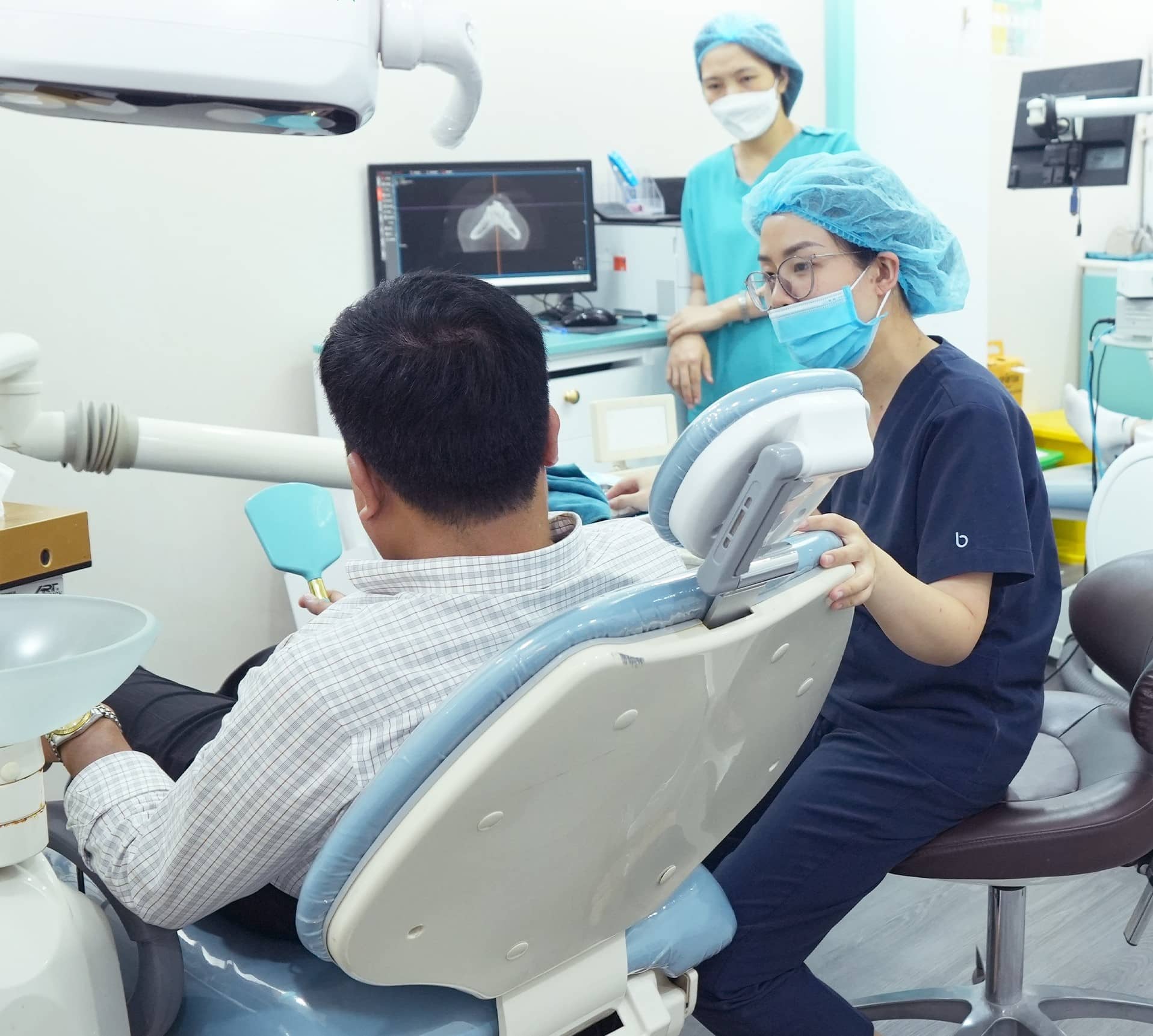 Gợi ý nha khoa Thành phố Uông Bí dịch vụ minh bạch có tâm Các bác sĩ Úc Châu đào tạo bài bản, có nền tảng kiến thức vững chắc và nhiều năm kinh nghiệm