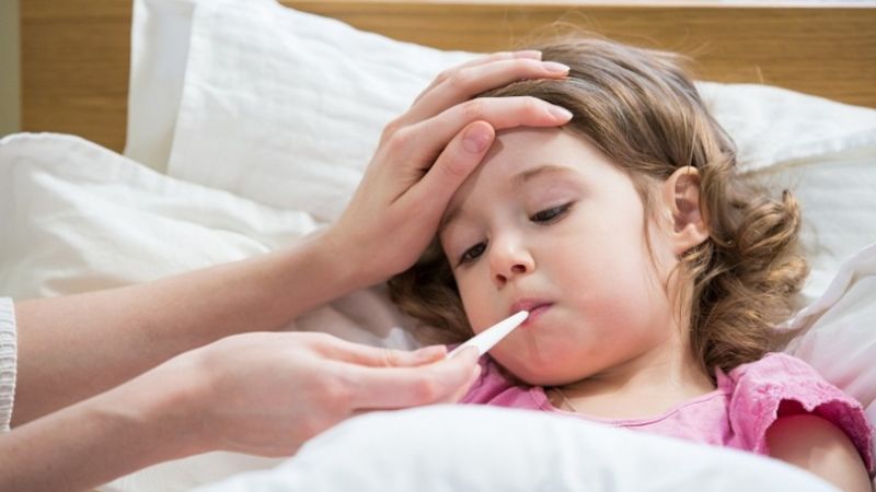 Áp xe răng sữa có nên nhổ răng không? Nguy cơ khi không xử lý kịp thời Khi trẻ đang sốt không nên nhổ răng sữa bị áp xe