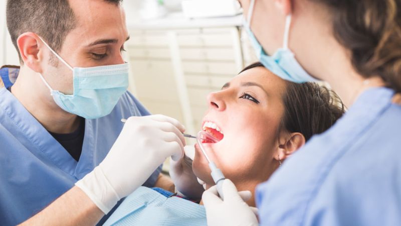 Đầu năm nhổ răng có sao không? Lưu ý để nhổ răng an toàn Nên chọn phòng khám nha khoa uy tín để đảm bảo an toàn khi nhổ răng