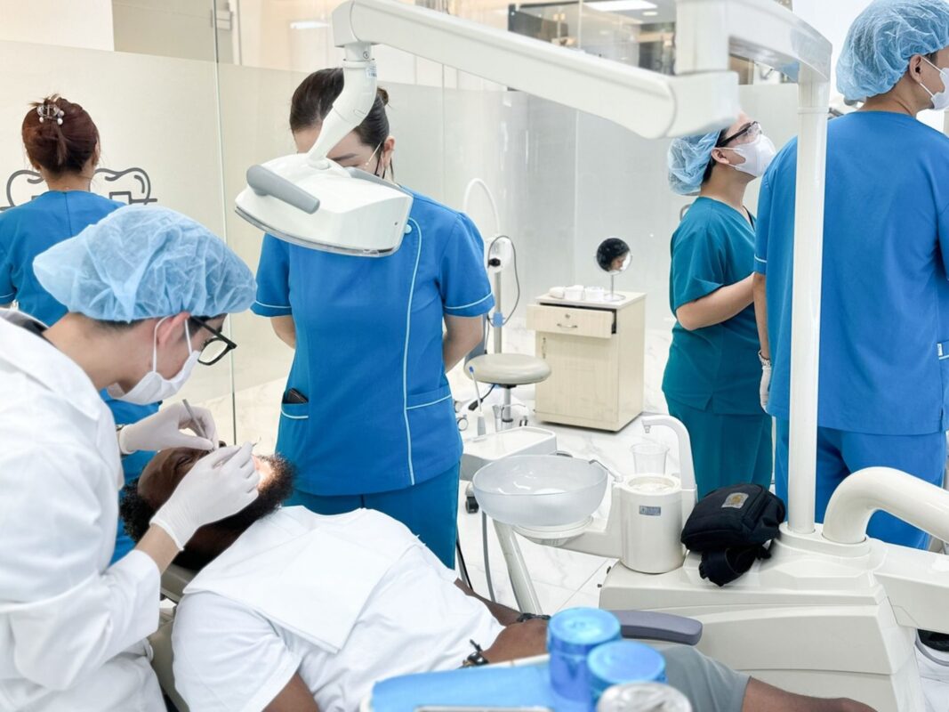 Nha khoa BeDental: Địa chỉ được khách hàng trong và ngoài nước tin chọn Phòng nha đầu tư mạnh vào công nghệ, vô trùng nhằm nâng cao độ chính xác và tối ưu kết quả điều trị