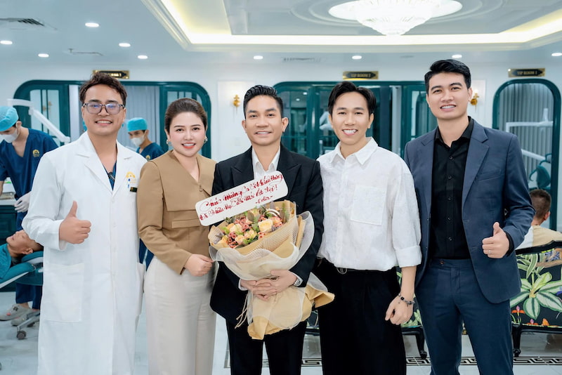 Nha khoa Delia chuẩn Đức 5 sao cho nụ cười an tâm dài lâu Nhạc sĩ Phạm Khánh Hưng