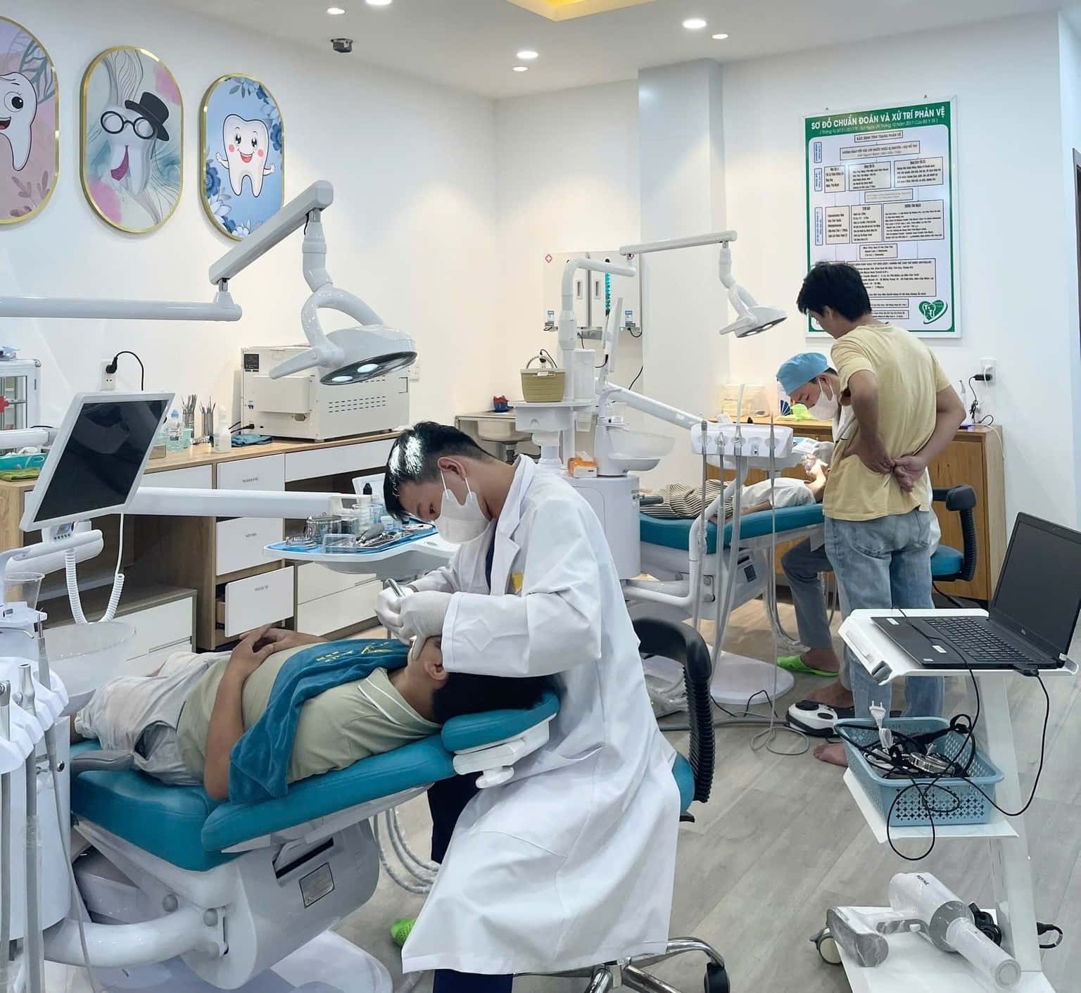 Review nha khoa ở Cẩm Lệ Đà Nẵng dịch vụ chất lượng đáng tin T&T sở hữu đội ngũ bác sĩ có chuyên môn vững vàng, được đào tạo bài bản và giàu kinh nghiệm