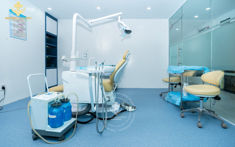 Nha khoa Vindental Luxury: Đẳng cấp thẩm mỹ nụ cười chuẩn quốc tế Toàn bộ không gian phòng khám và phẫu thuật tuân thủ vô trùng nghiêm ngặt