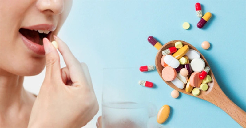 Nhổ răng có cần uống kháng sinh không? Bác sĩ trả lời nhanh Cần dùng đúng loại kháng sinh do bác sĩ kê đơn sau nhổ răng.