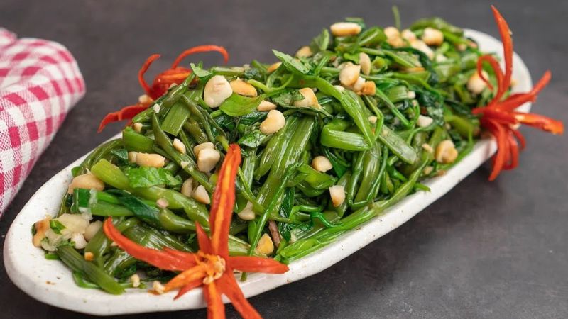 Nhổ răng xong có được ăn rau muống không? Thực phẩm nên ăn Nhổ răng xong có được ăn rau muống không? Nhổ răng xong nên kiêng ăn rau muống