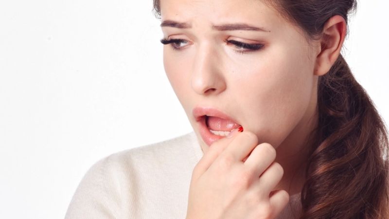 Nhổ răng xong có được ăn rau muống không? Thực phẩm nên ăn Ăn rau muống gây ngứa miệng, khó chịu ở vị trí nhổ răng