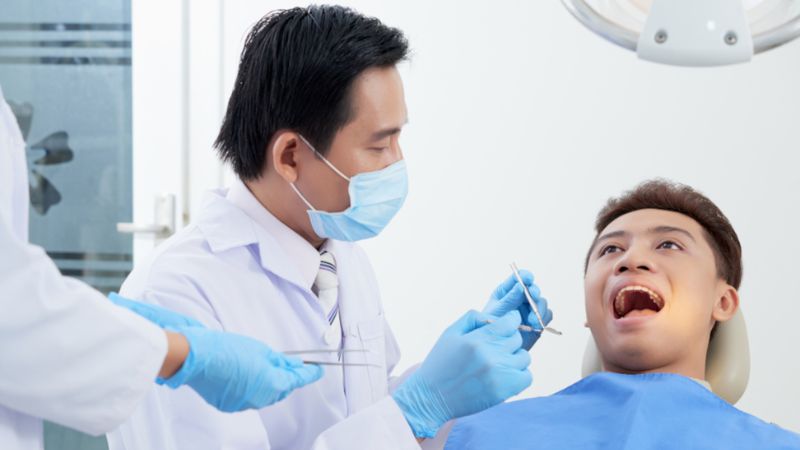 Giải đáp: Niềng răng silicon cho người lớn có hiệu quả không? Khi chỉnh nha cho người lớn, bạn cần lựa chọn nha khoa uy tín