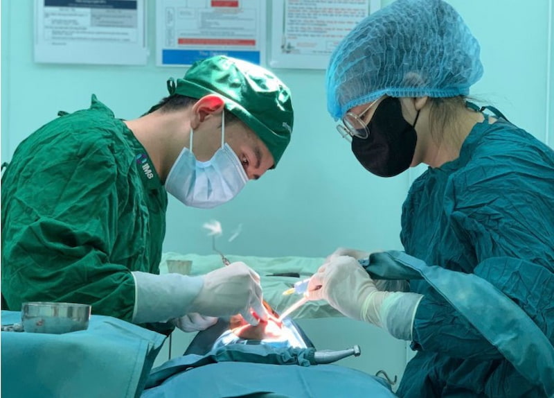 Danh sách 4 bác sĩ nhổ răng nổi tiếng nhiều lượt đặt lịch khám BS Tuấn Dũng luôn ưu tiên yếu tố an toàn khi nhổ răng