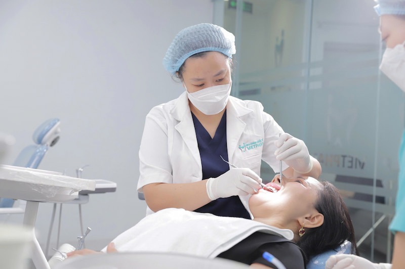 Top 5 bác sĩ Răng Hàm Mặt giỏi ở Hà Nội được đánh giá cao Bác sĩ Lý Thị Vân Anh thường xuyên cập nhật phương pháp điều trị hiện đại