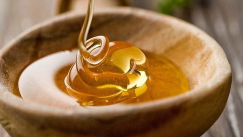 Bọc răng sứ bao lâu thì ăn được? Mốc thời gian chuẩn từ bác sĩ Nên tránh những thực phẩm gây dính, khó vệ sinh răng sứ