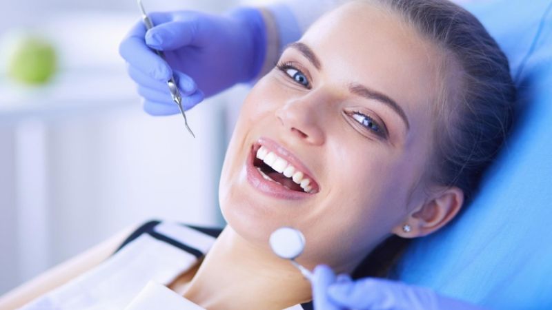 Bọc răng sứ có tháo ra được không? Giải pháp an toàn khi bọc sứ Tháo răng sứ cần được thực hiện theo quy trình tiêu chuẩn