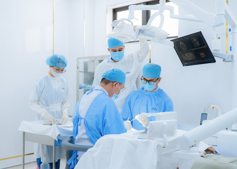 Gợi ý 5 nha khoa bọc răng sứ Gò Vấp không nên bỏ qua Phòng nha sở hữu đội ngũ Bác sĩ - Tiến sĩ trình độ chuyên sâu về bọc răng sứ